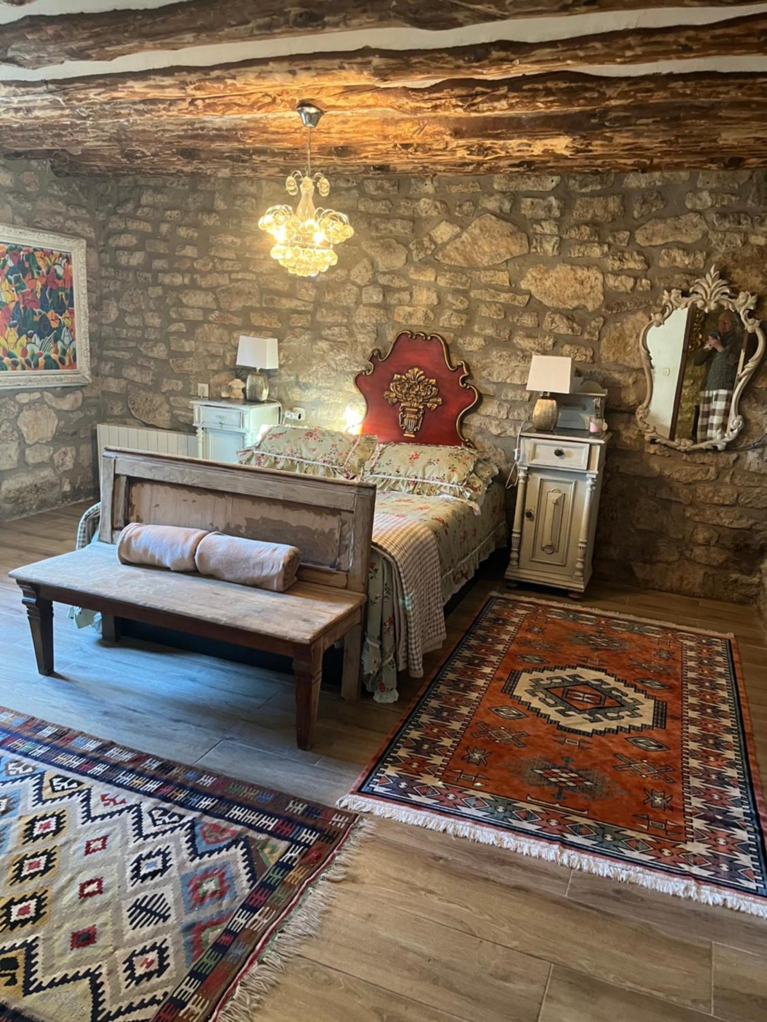 Masiadenjust Rojals Εξωτερικό φωτογραφία